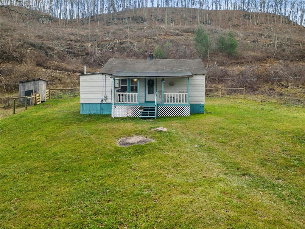 427 HAYES VALLEY RD, PRINCETON, WV 24739, photo 1 of 35