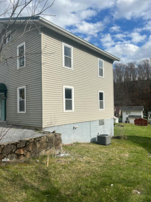 821 LYNDALE AVE, BLUEFIELD, WV 24701, photo 2 of 22