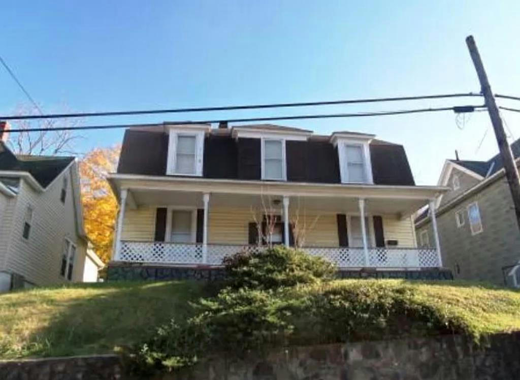 1013 HIGHLAND AVE, BLUEFIELD, WV 24701, photo 1 of 26