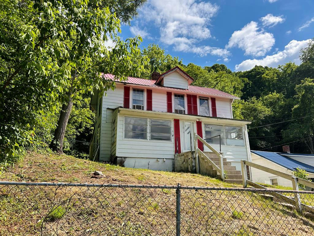 1836 FRANKLIN ST, BLUEFIELD, WV 24701, photo 1 of 24