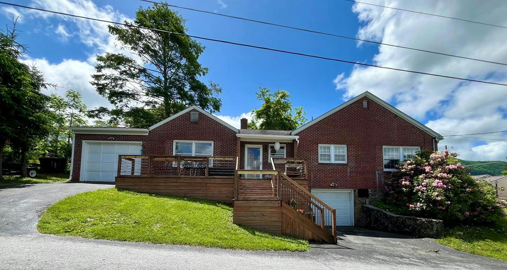 2213 DEARBORN AVE, BLUEFIELD, WV 24701, photo 1 of 41