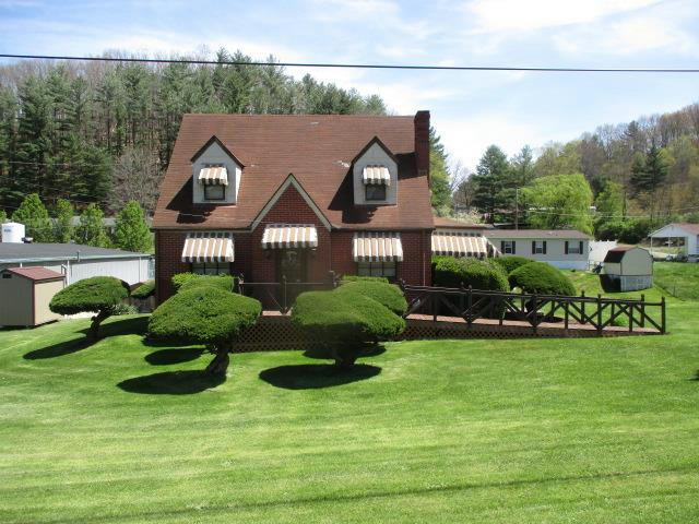 1584 COAL HERITAGE RD, BLUEFIELD, WV 24701, photo 1 of 34